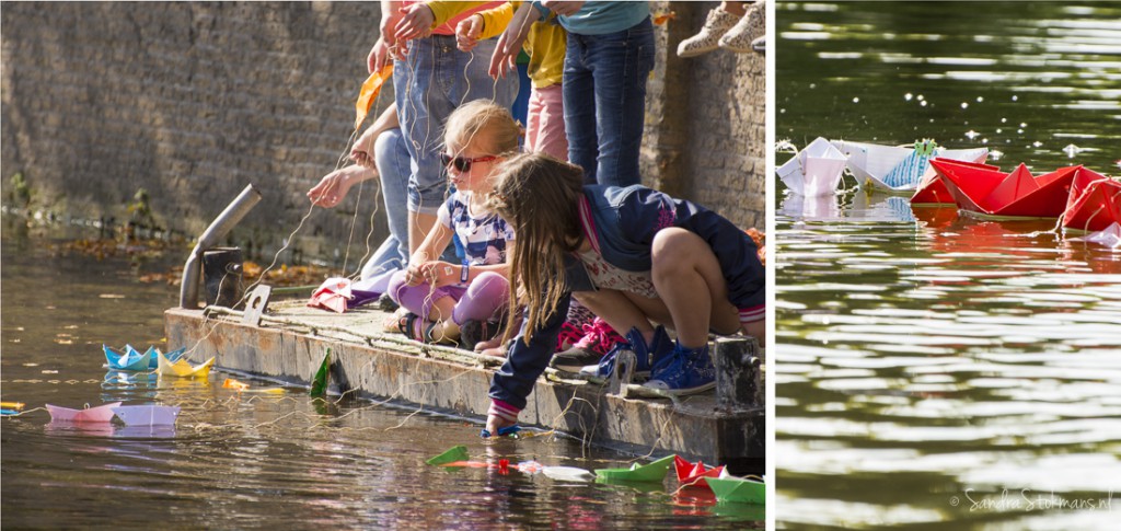 Kinderen laten hun gevouwen bootjes te water tijdens het initiatief van Liesje Doet, evenement fotografie Sandra Stokmans