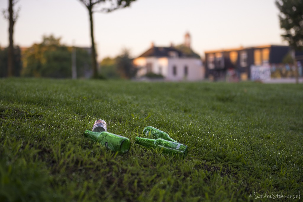 Rommel, bierflesjes, smorgensvroeg in het Griftpark in Utrecht, FotoJam 2015, by Sandra Stokmans