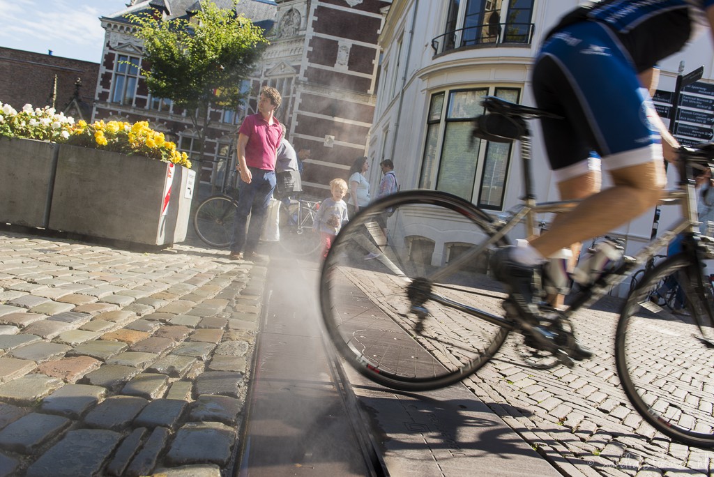 Fietser en stoom op het domplein in Utrecht, FotoJam 2015, straatfotografie by Sandra Stokmans