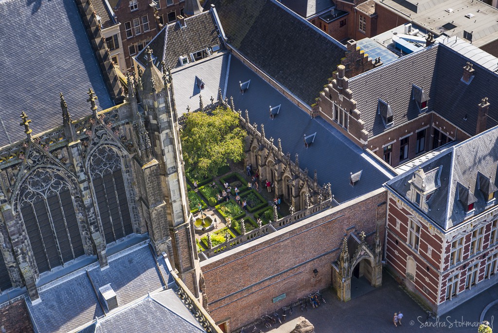 Het dolhof naast de Dom kerk op het Domplein vanuit een hoog standpunt genomen van de Domtoren in Utrecht, FotoJam 2015, by Sandra Stokmans