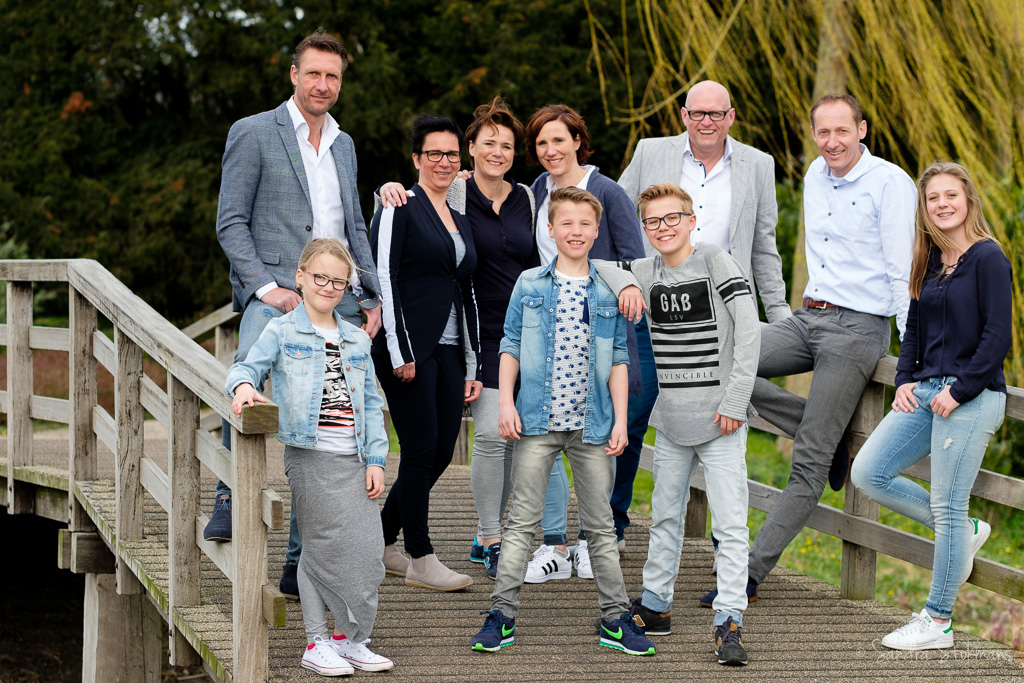 familie fotoshoot in het park Rijnstroom in Alphen aan de Rijn, foto door Sandra Stokmans Fotografie