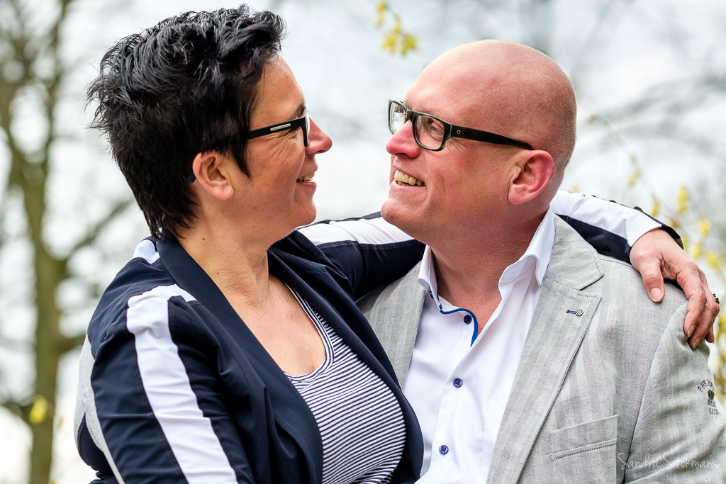 familie fotoshoot, een stel buiten geportretterd, foto door Sandra Stokmans Fotografie