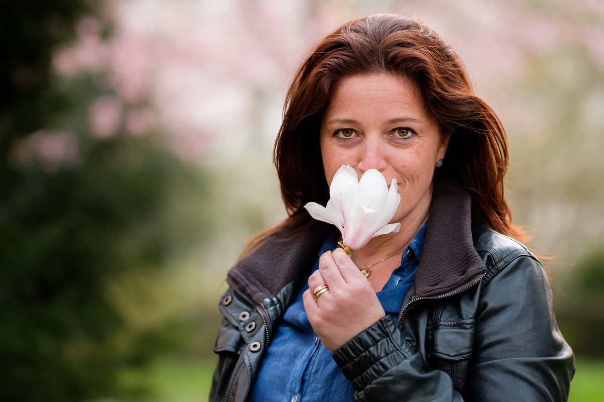 Golden Hour portret fotoshoot bij Gemeentehuis Maarssen (Stichtse Vecht, Utrecht), foto door Sandra Stokmans Fotografie