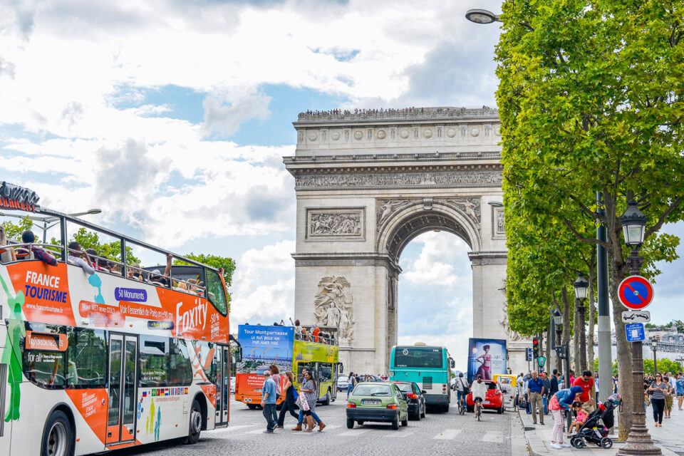 Drukte bij de Arc De Triomphe, Parijs, Frankrijk, reisfotografie, Sandra Stokmans Fotografie