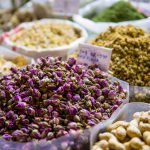 Prachtige kleurrijke kruiden, Souk, Qatar, editorial fotografie, reisfotografie Sandra Stokmans Fotografie