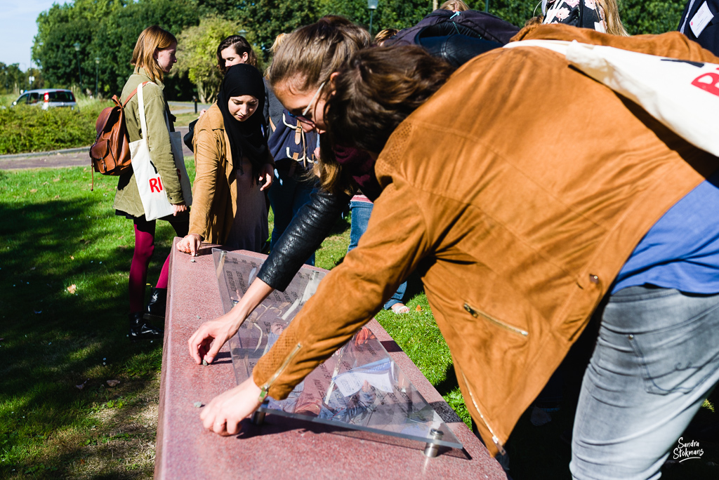 Bij de Joodse Begraafplaats in Vlaardingen, Beeldreportage van een bijeenkomst van College van de Rechten van de Mens, beeldverslag zakelijke fotografie, image by Sandra Stokmans Fotografie