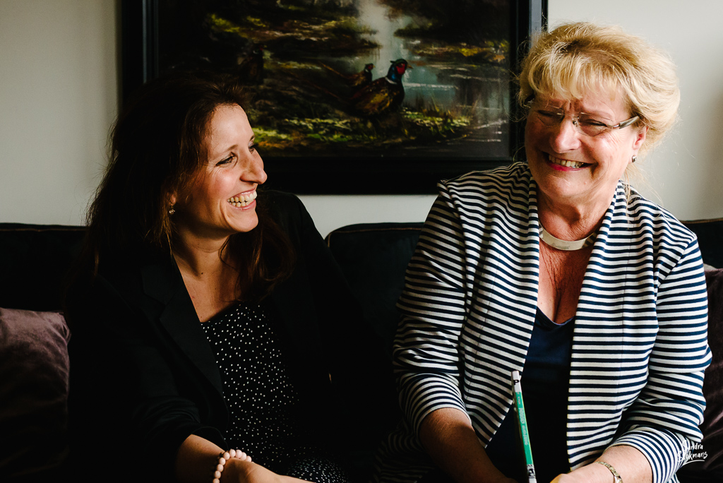 Day in the Life sessie in Maarssen, Moeder en dochter, documentaire familie fotografie, family documentary photography, image by Sandra Stokmans Fotografie