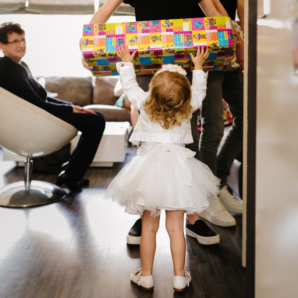 Doop fotograferen, Cadeaus krijgen, speciale Day in the life fotografie door Sandra Stokmans Fotografie