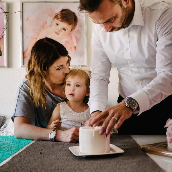 Doop fotograferen, doop taart eten, speciale Day in the life fotografie door Sandra Stokmans Fotografie