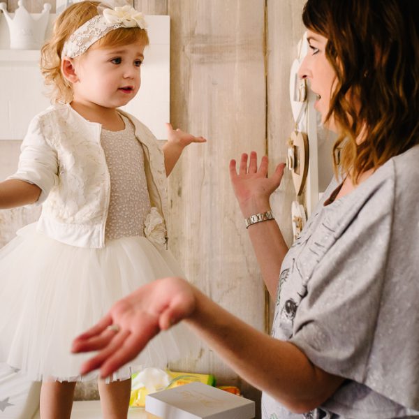 Doop fotograferen, Met Mama omkleden, speciale Day in the life fotografie door Sandra Stokmans Fotografie