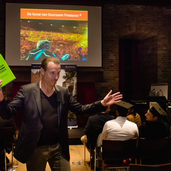 Dr. Bas Kodden, Diploma uitreiking fotograferen bij FMA opleiding van de Nyenrode Business University, evenement fotografie, event photography, foto door Sandra Stokmans Fotografie