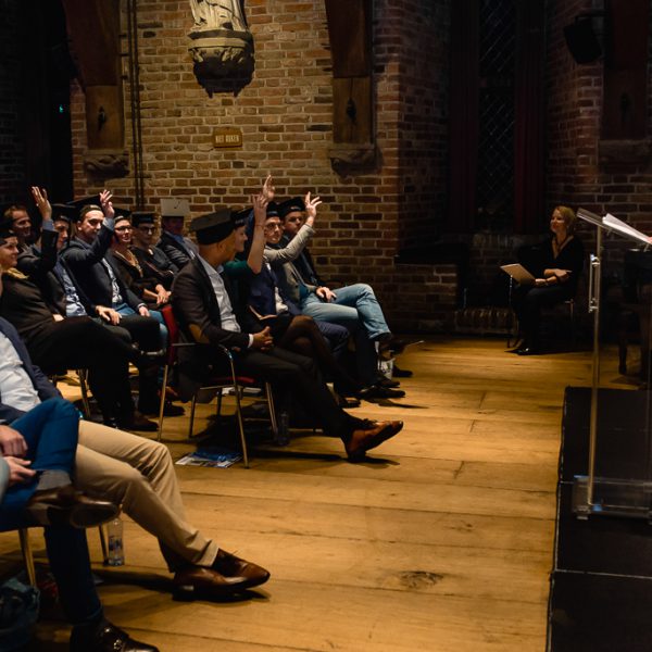 Diploma uitreiking fotograferen bij FMA opleiding van de Nyenrode Business University, evenement fotografie, event photography, foto door Sandra Stokmans Fotografie