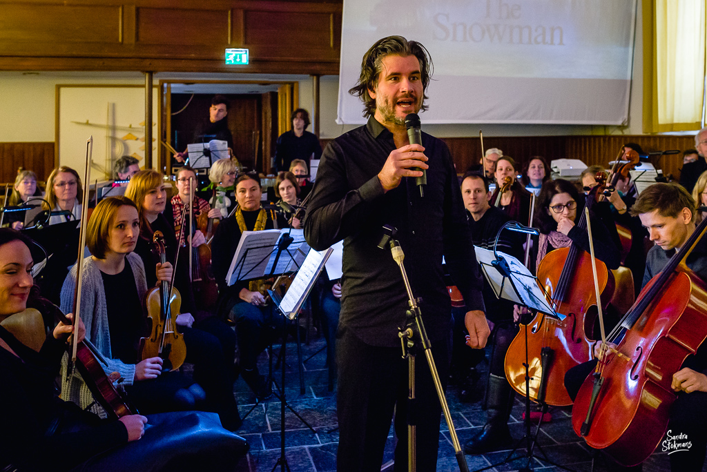 Welkomstwoord Concert in Tienhoven fotograferen, documentaire reportage fotografie, foto door Sandra Stokmans Fotografie