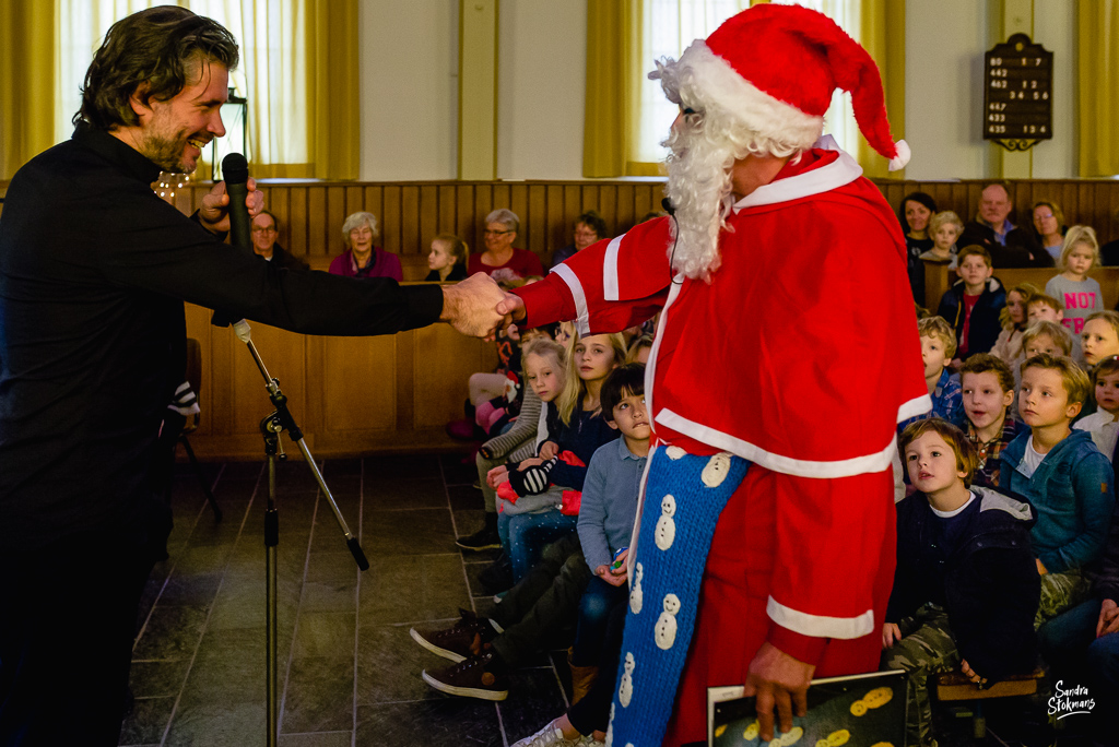 Kerstman Concert in Tienhoven fotograferen, documentaire reportage fotografie, foto door Sandra Stokmans Fotografie