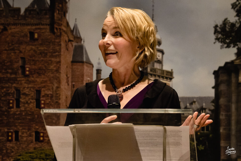 Welkomstwoord voor deelnemers Diploma uitreiking fotograferen, evenement fotografie, FMA Nyenrode Business Universiteit, foto door Sandra Stokmans Fotografie