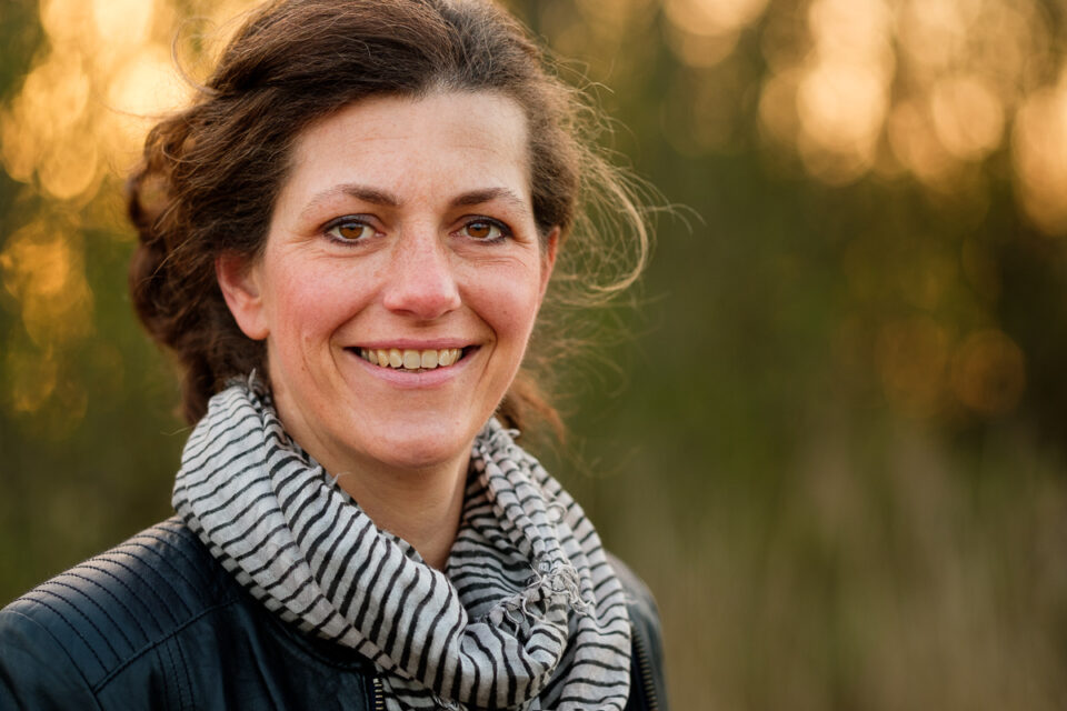Zakelijke profielfoto, business profile picture, portret fotografie van Ingrid Landmeter, foto door Sandra Stokmans Fotografie