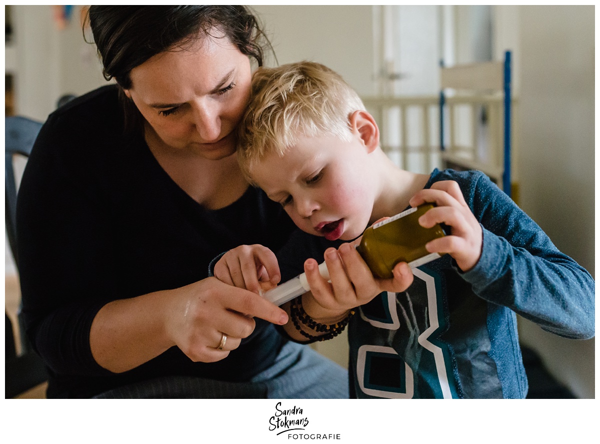 Project Hartekind door Sandra Stokmans Fotografie, documentaire familie fotografie, medicijnen