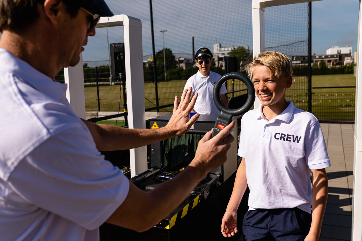 Fotograferen evenement, Controleren security check bij het MHV familie hockeytoernooi 2019, foto door Sandra Stokmans