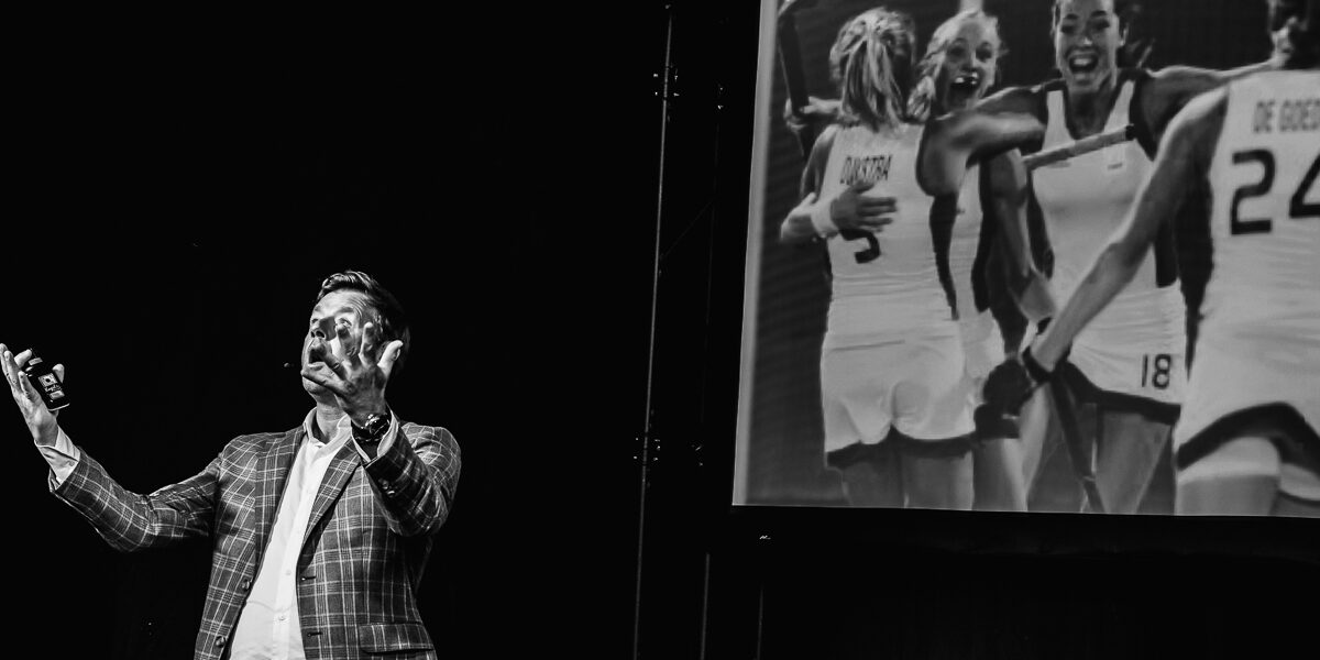 Marc Lammers vergelijkt het bedrijfsleven en topsport, foto door evenement fotograaf Sandra Stokmans