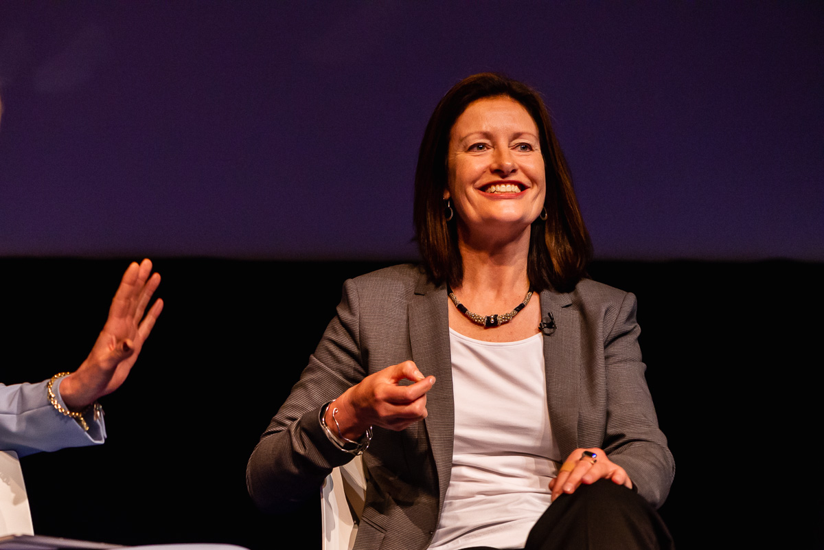 Olga Zoutendijk tete-a-tete with Conny Dorresteijn at the EWPN Conference 2019 at the RAI Amsterdam with event photographer Sandra Stokmans Fotografie