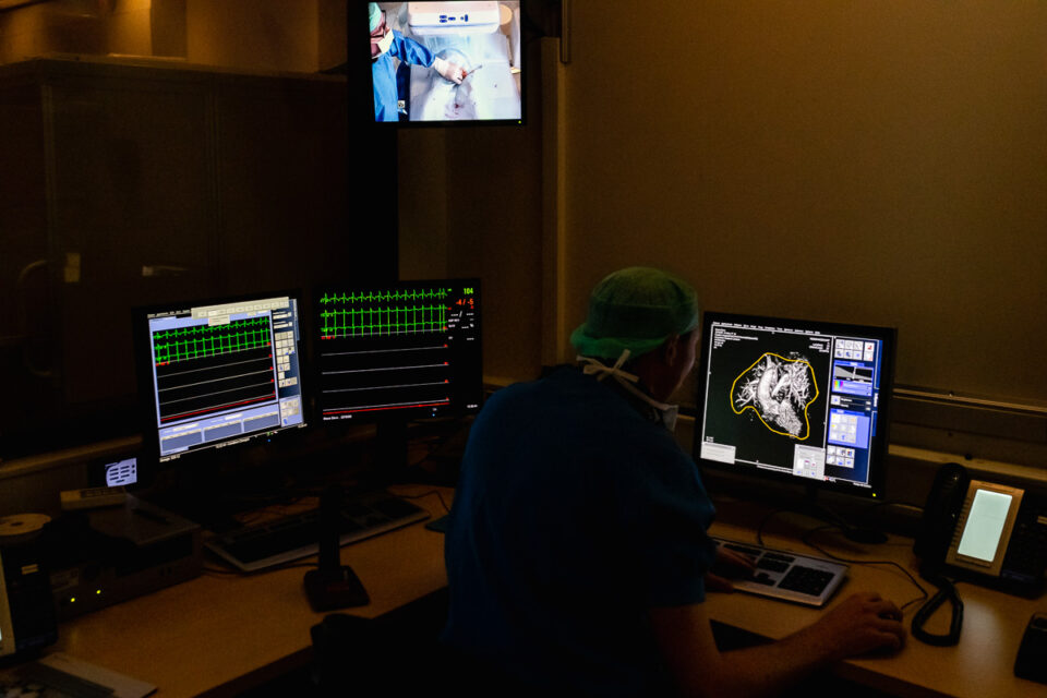 Ziekenhuis reportage, zorgfotografie, Kindercardiologen aan het werk, hartcatherisatie, foto door Sandra Stokmans Fotografie