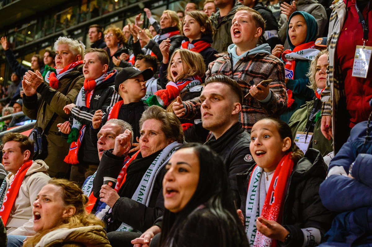 Tijdens de Draag die Band actie bij een wedstrijd van FC Utrecht.