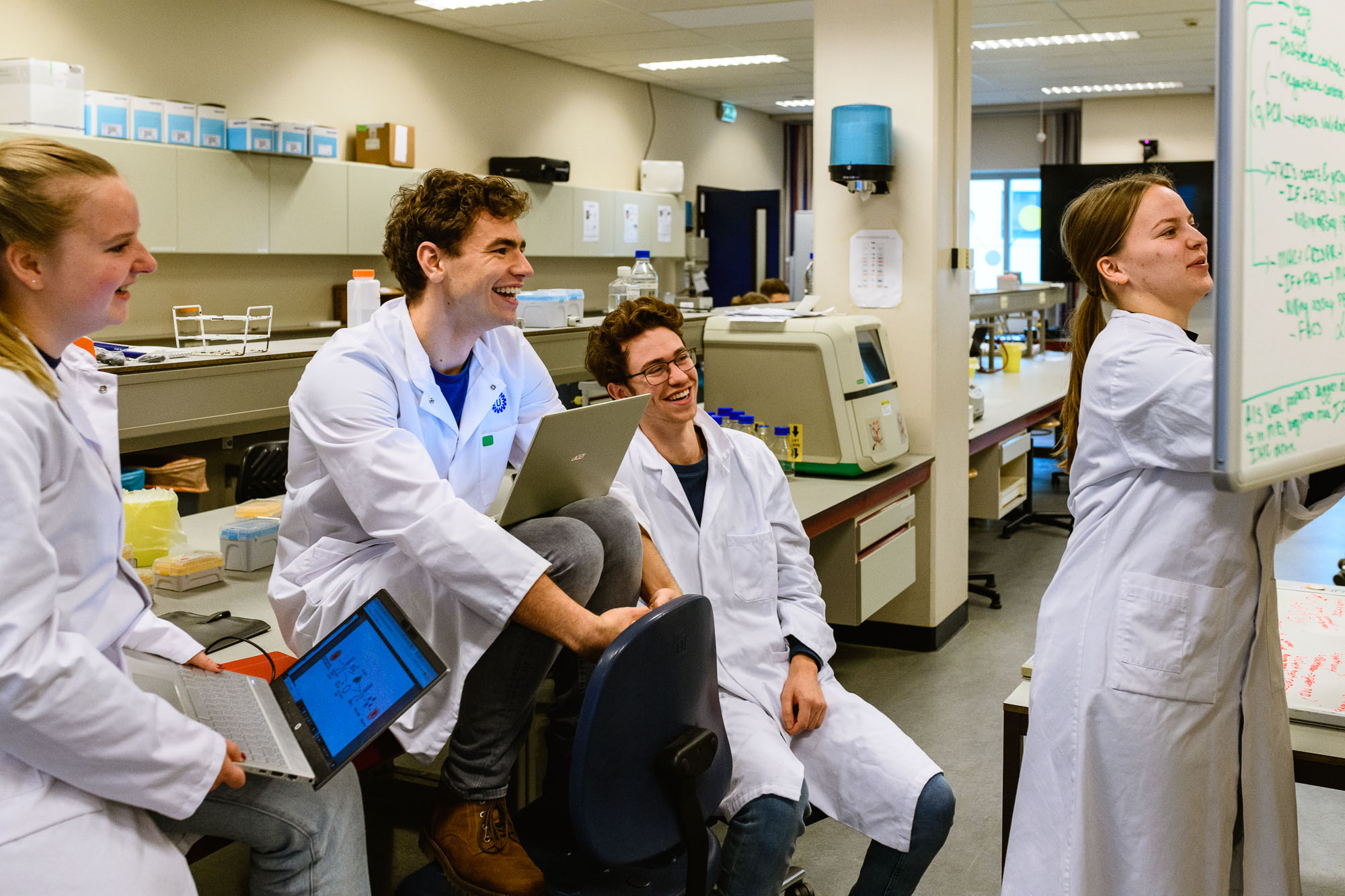 Studenten geneeskunde aan het werk